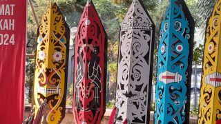 Ornamen Nusantara di Perayaan Jumat Agung Gereja Katedral