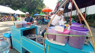 Kerak Telor Jajanan Wajib di PRJ