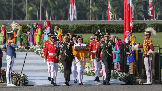 Sambut Kirab Pengembalian Bendera Merah Putih di Monas